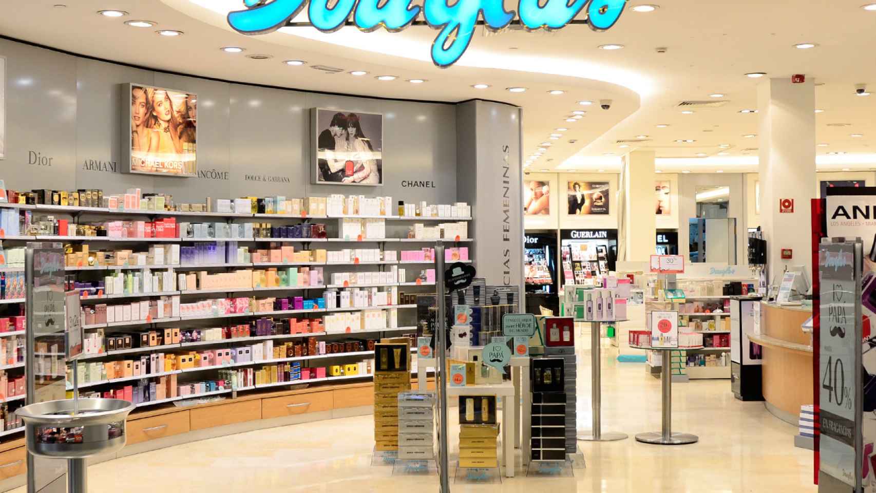 Sangrar Mareo parilla Eroski vende más de 100 establecimentos de Perfumerías If a la cadena  Douglas