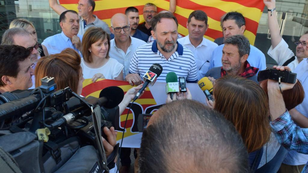Los portavoces de Sijena protestan en la puerta del Museo de Lérida