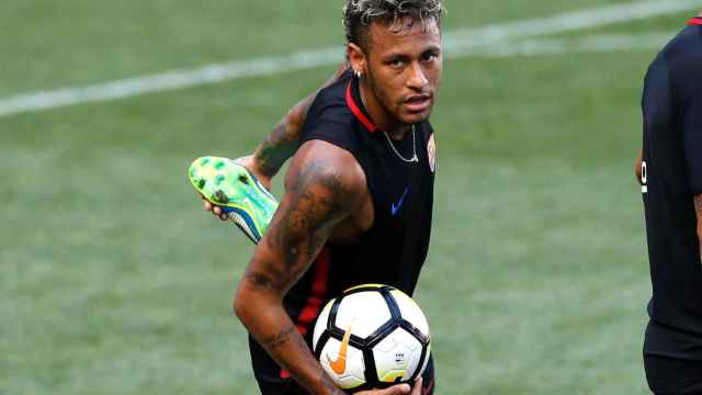 Neymar, durante un entrenamiento con el Barcelona.