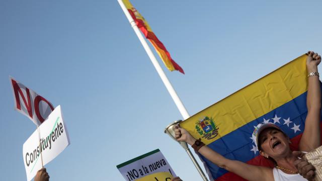 Venezolanos manifestándose en Madrid en contra de la Constituyente.