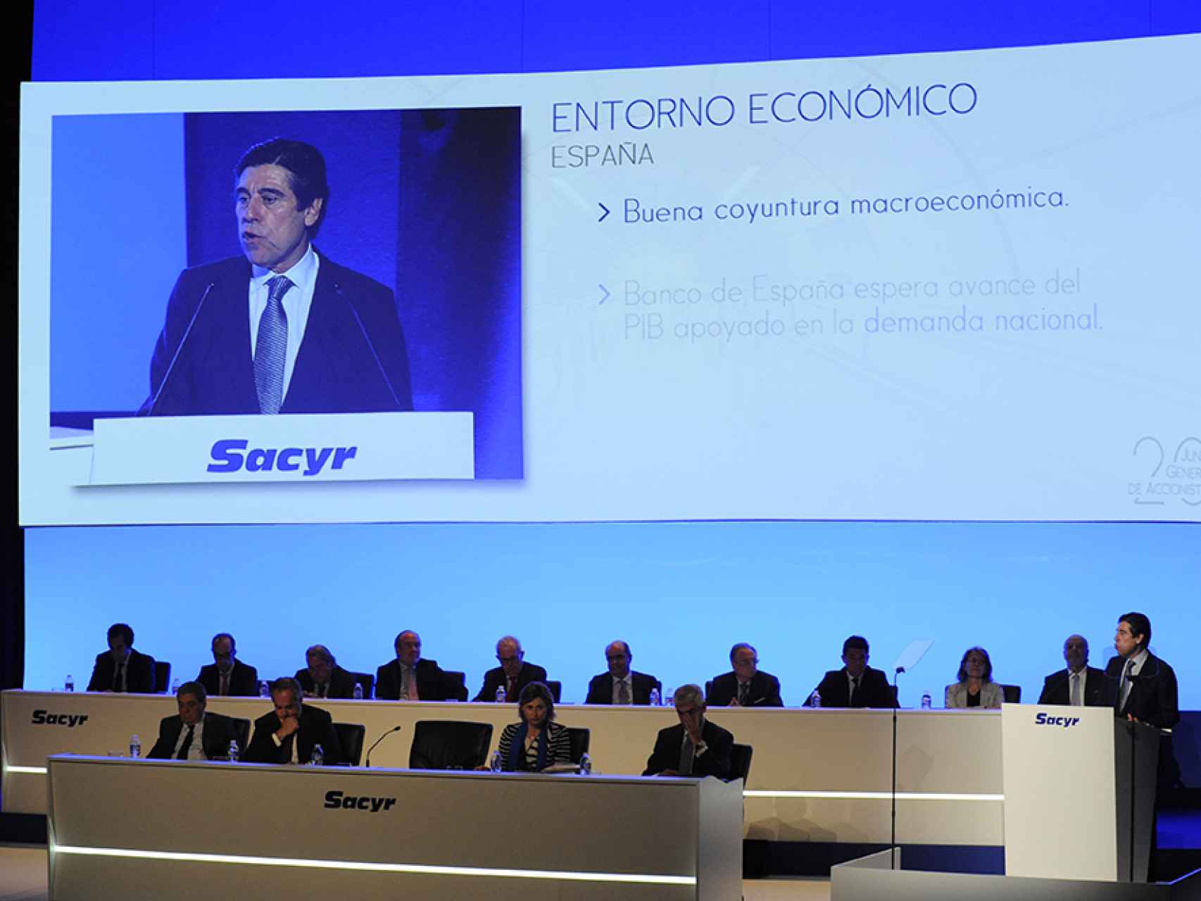 El presidente de Sacyr, Manuel Manrique, interviene en la última junta de accionistas.