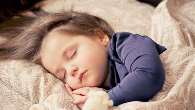 Lo dice la ciencia: por cada hora de siesta de un bebé, más crece.