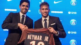 Neymar, con Nasser al Khelaifi, presidente del PSG.