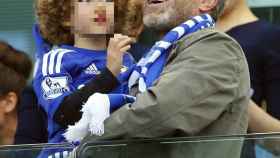 Roman Abramovich junto a su hijo Aaron en un partido del Chelsea