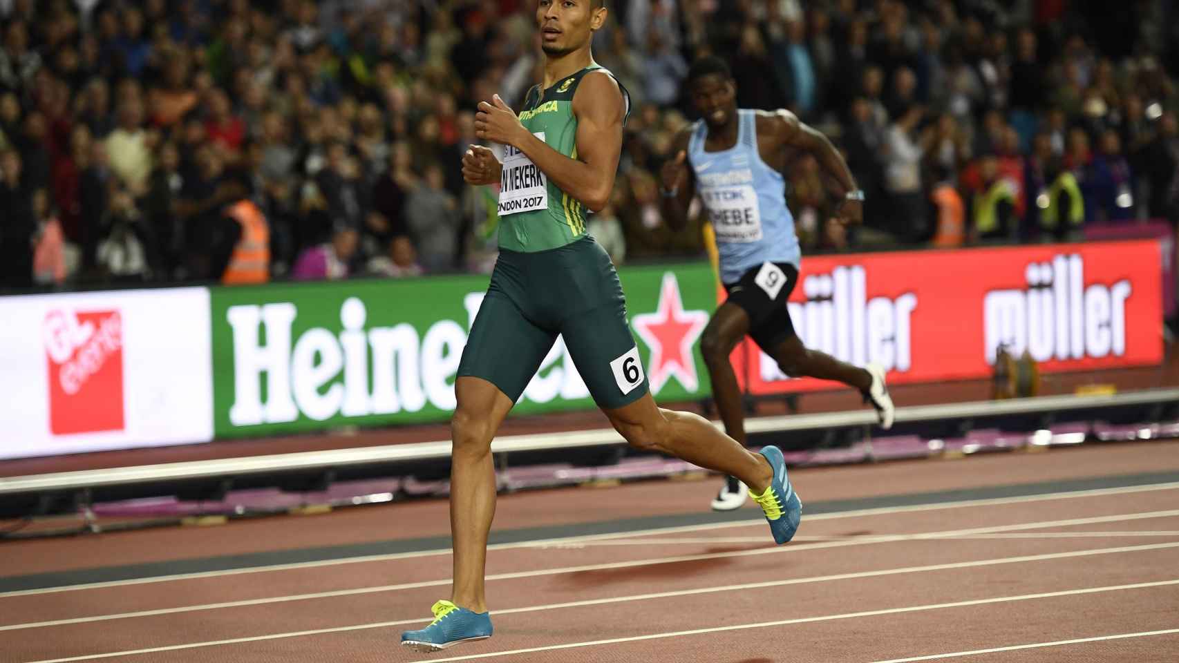 Van Niekerk ganó la final de los 400 metros del Mundial de Londres.