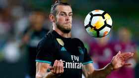 Gareth Bale controlando un balón