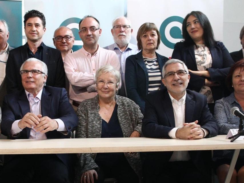 El juez Baltasar Garzón (izq) junto con el portavoz de IU, Gaspar Llamazares (der) en un acto de Actúa