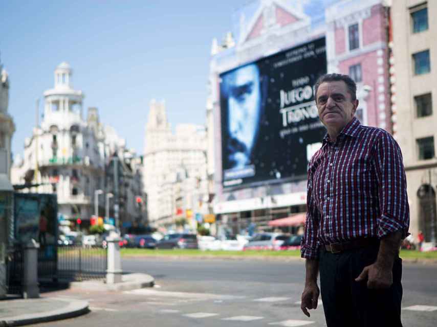 José Manuel Franco, candidato a liderar el PSOE-M, delante de un cartel de Juego de Tronos.