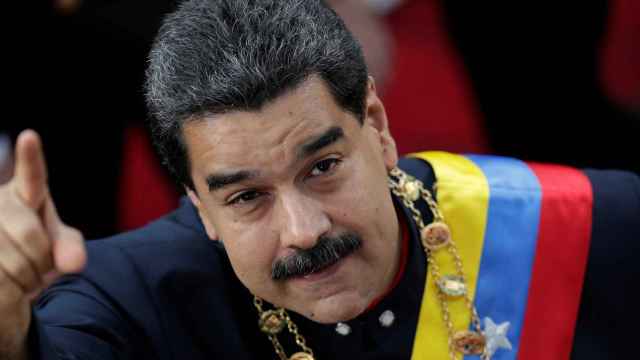 Maduro entrega a la Asamblea Constituyente su proyecto de Constitución