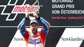 Dovizioso celebra su victoria en el GP de Austria.