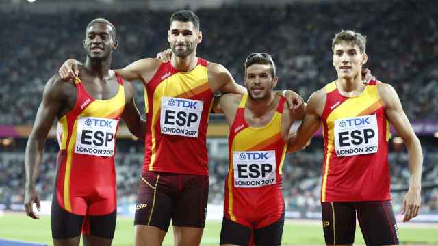 Echeverry, García, Husillos y Búa tras batir el récord de España.
