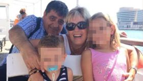 El granadino Francisco López Rodríguez, una de las primera víctimas identificadas del atentado en Barcelona, junto a su familia