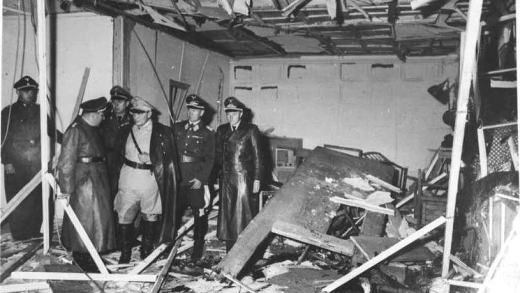 La sala donde se atentó contra Hitler, tras la explosión.