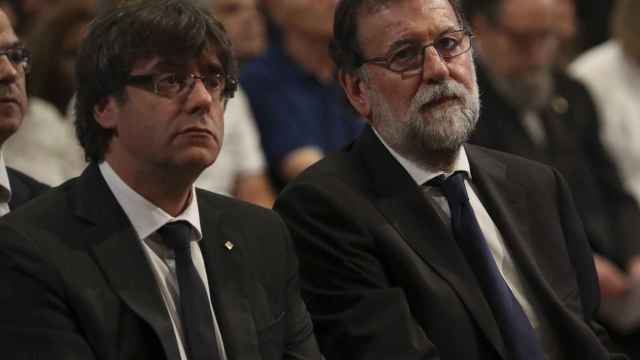 Puigdemont y Rajoy prosiguen con el tira y afloja por la crisis catalana.