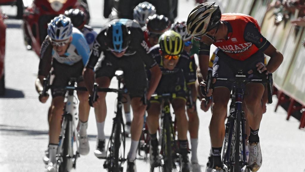 Nibali ataca a los favoritos en el último kilómetro.
