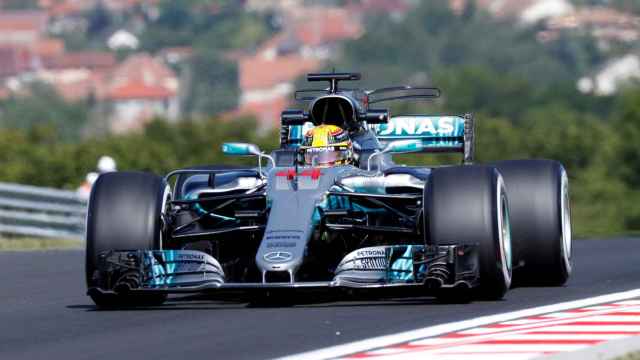 Hamilton rueda en el Gran Premio de Bélgica.