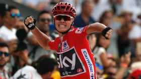 Froome celebra su victoria en la novena etapa de la Vuelta.