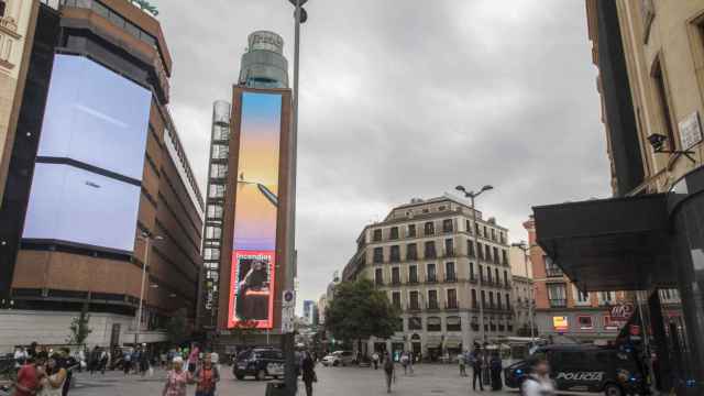 Pantallas publicitarias gigantes en la Plaza de Callo de Madrid.
