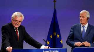 Davis y Barnier han ofrecido versiones casi opuestas sobre el estado de las negociaciones.