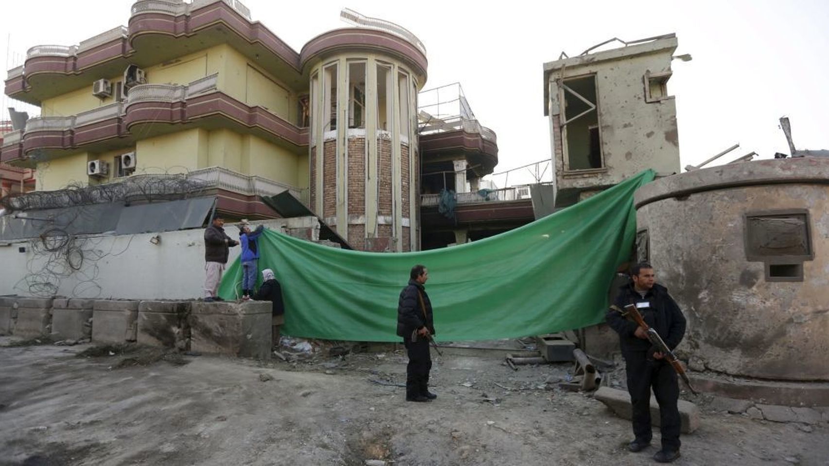 La embajada española en Kabul tras el atentado.