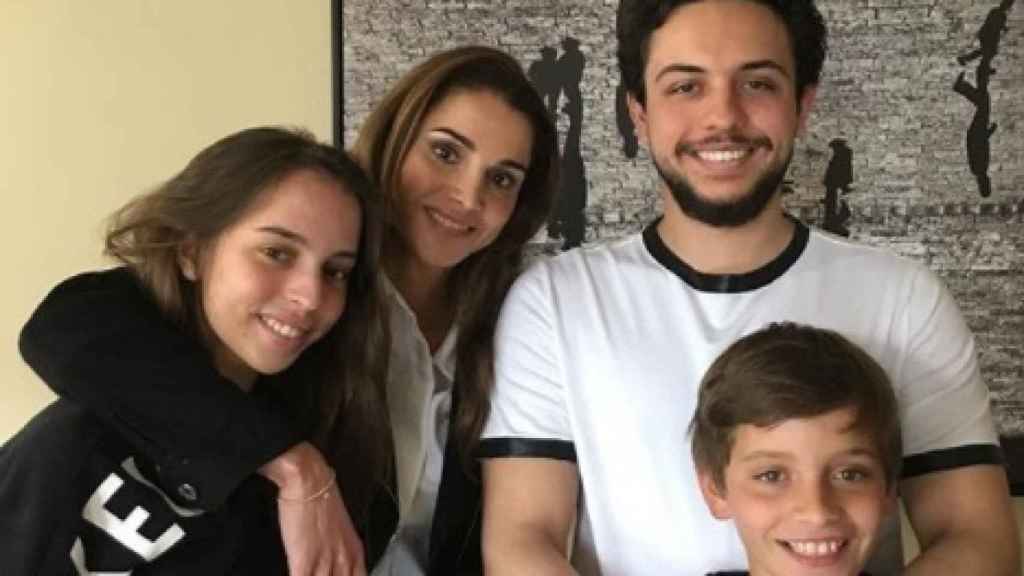 Rania de Jordania con tres de sus hijos: Salma, Hussein y Hashem