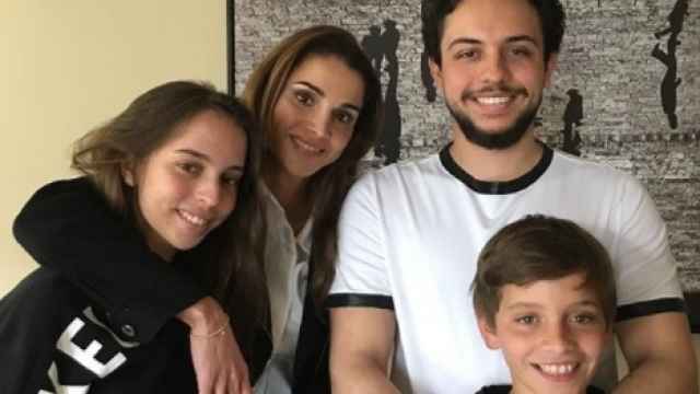 Rania de Jordania con tres de sus hijos: Salma, Hussein y Hashem