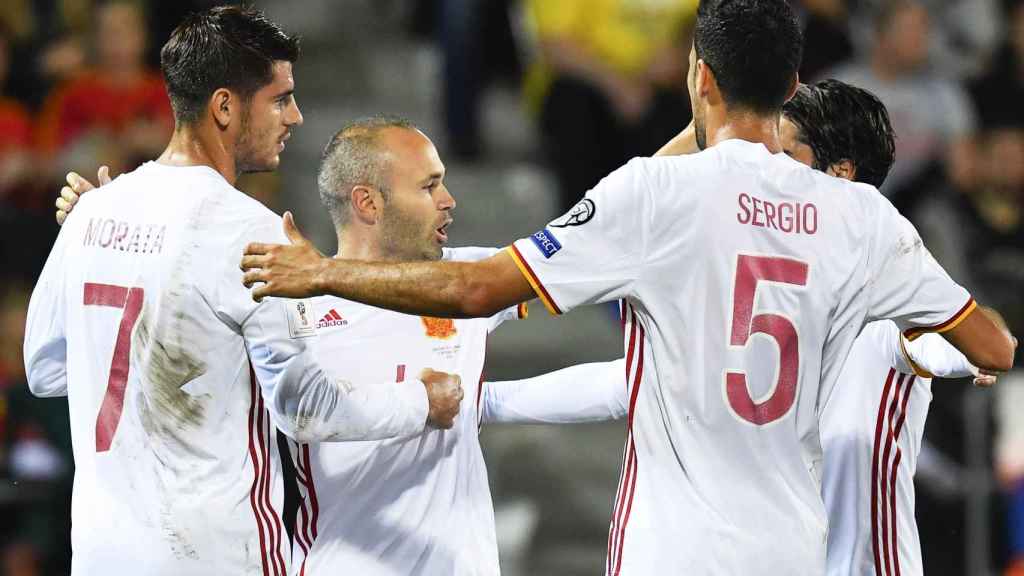 Jugadores de la Selección Española celebran un gol en un partido de clasificación al Mundial de Rusia.