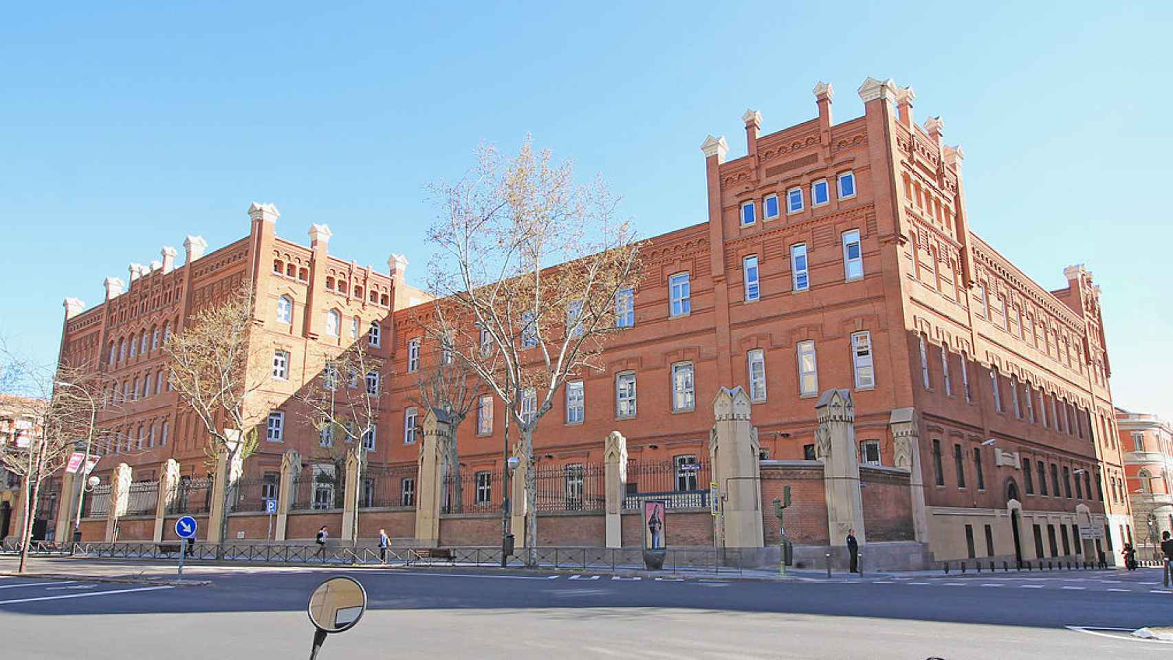 Imagen de la universidad situada en la madrileña calle Alberto Aguilera.