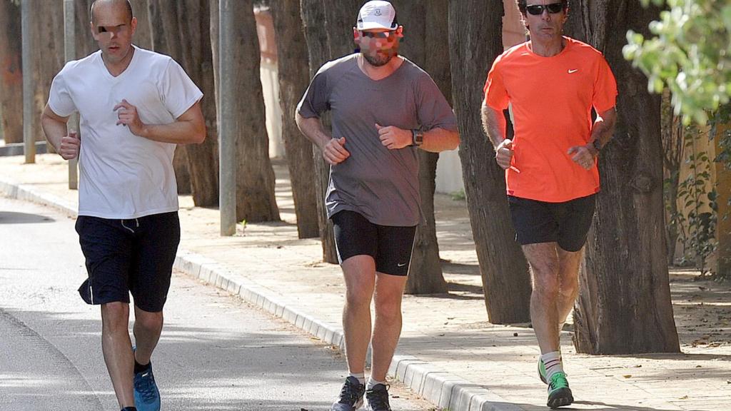 El expresidente del Gobierno haciendo running junto a sus guardaespaldas.