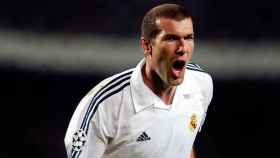 Zidane marcó en el Camp Nou el día de San Jordi