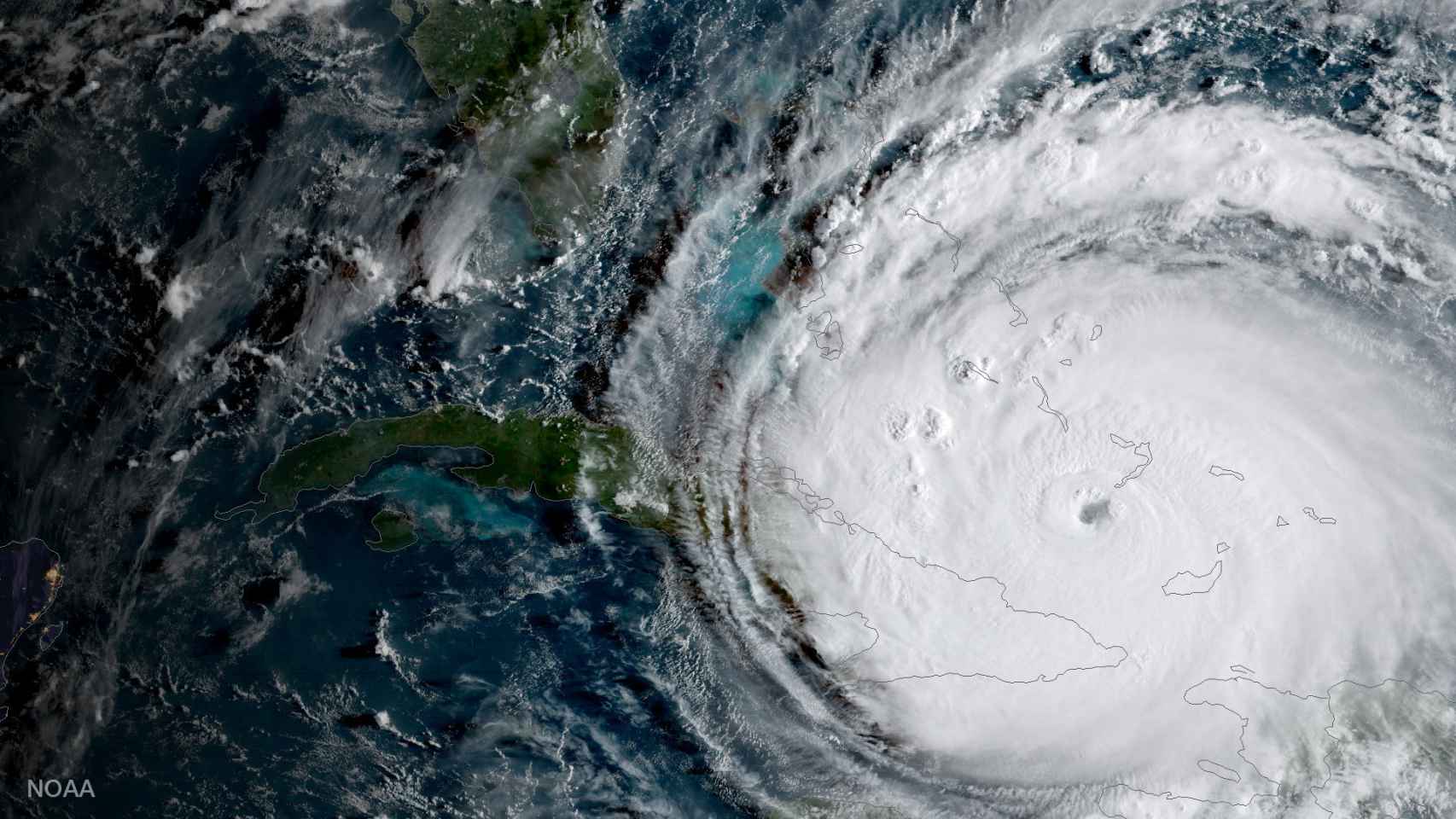 El huracán Irma se aproxima a Florida arrastrando una estela de devastación.