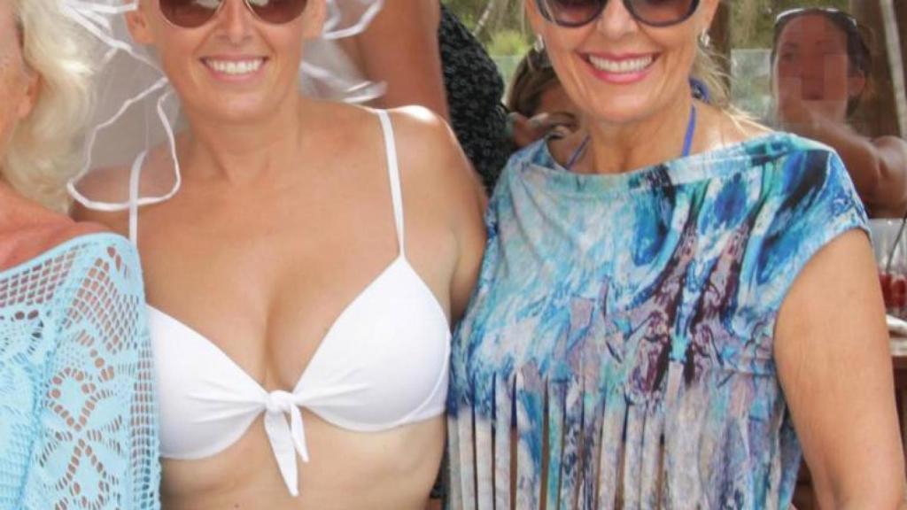 Laura Cameron, izquierda, y su madre. Ambas fueron detenidas esta semana.