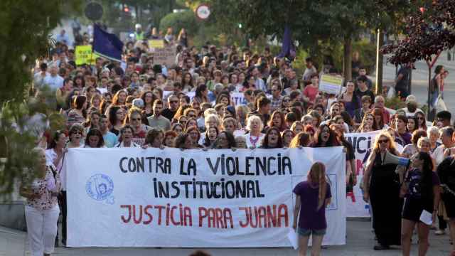 Un instante de la manifestación de apoyo a Juana Rivas en Granada.