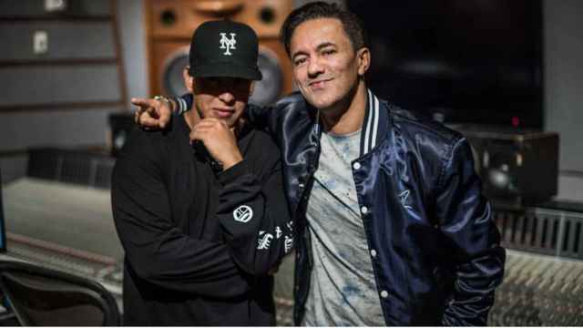 Daddy Yankee y el productor RedOne.