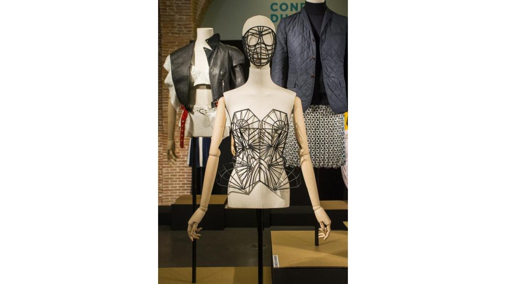 Poropuesta de Maya Hansen en la exposición En construcción: la moda que se enseña.