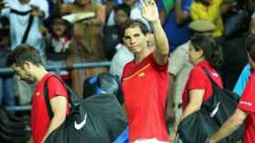Nadal, saludando al público tras un partido de Copa Davis.