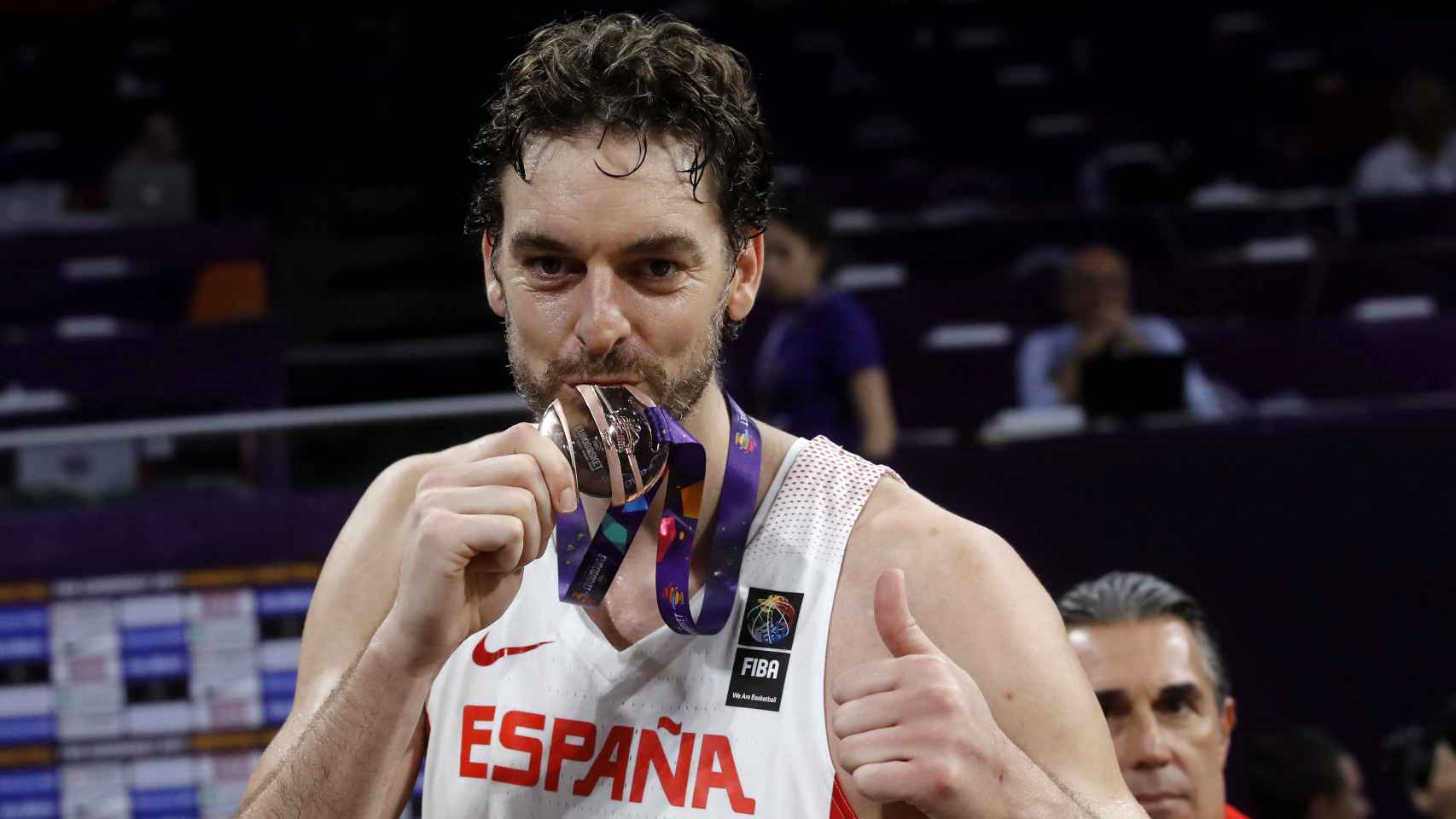 Pau Gasol, con la medalla de bronce conquistada en el último Eurobasket.