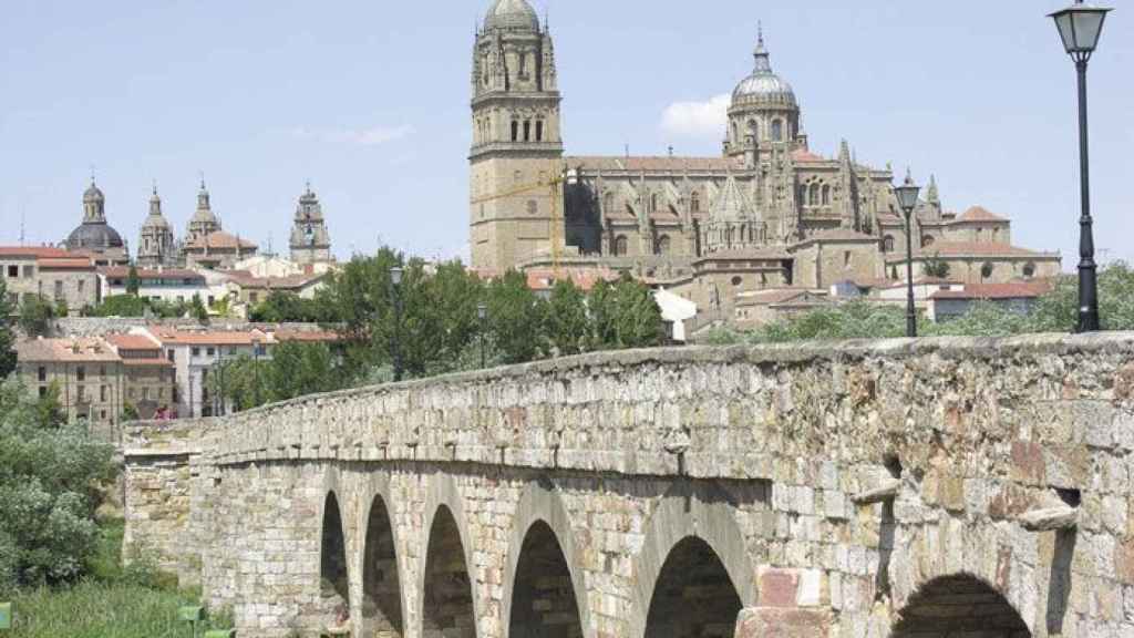 Puente-Romano-sobre-el-rio-Tormes-en-Salamanca