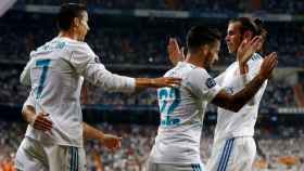 Cristiano celebra el gol con Isco y Bale