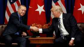 Erdogan y Trump, al finalizar el encuentro entre ambos.