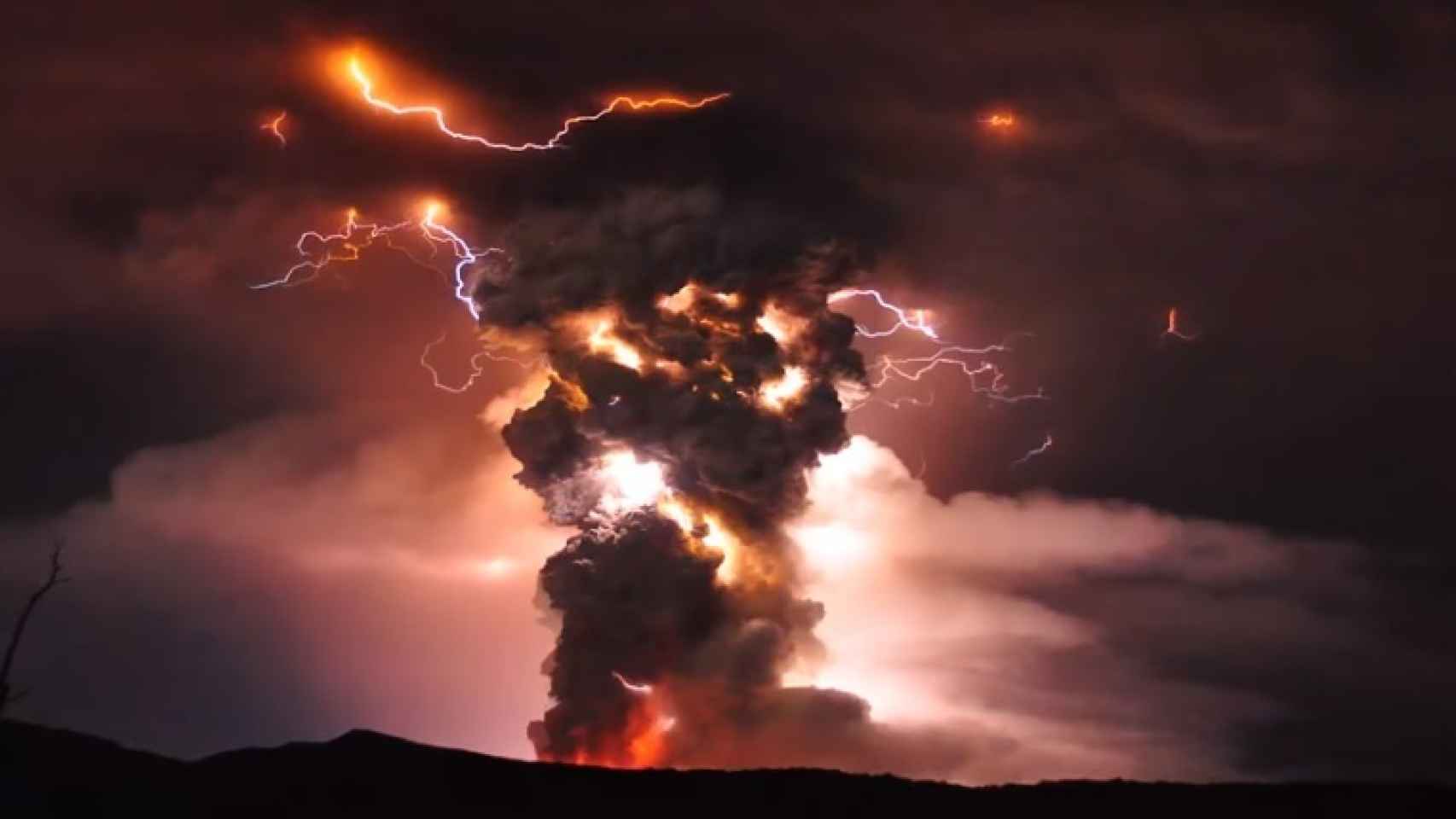 Una tormenta sucia en un volcán.