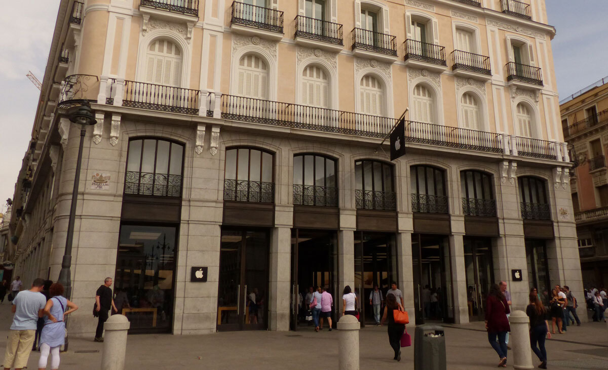 apple-store-puerta-del-sol-madrid-espana