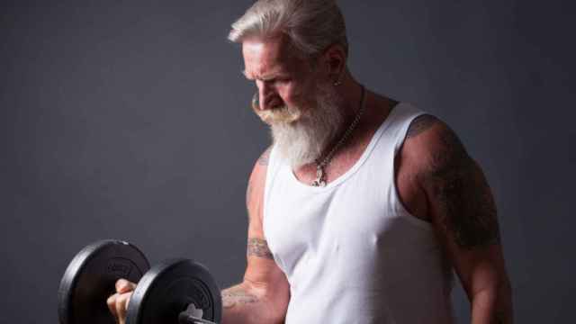 Los ejercicios de musculación se siguen recomendando en adultos mayores.