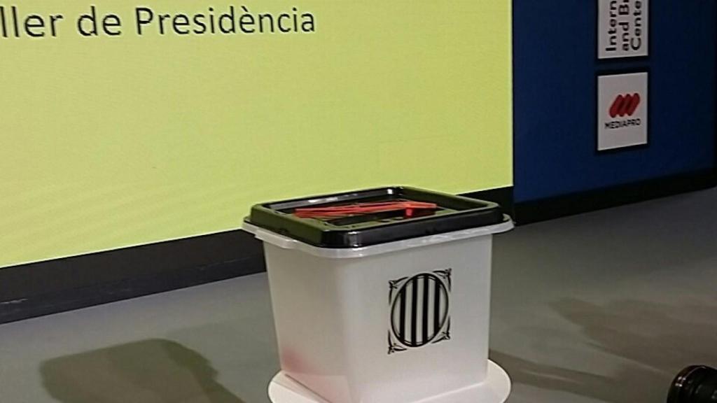 La urna presentada hoy en rueda de prensa.