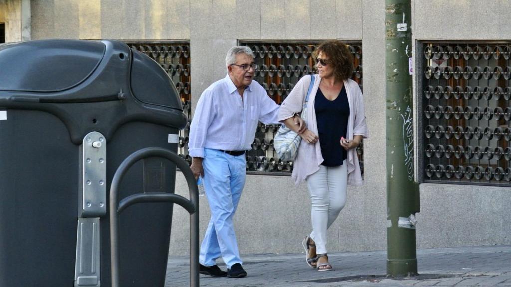 Andrés Pajares necesita ayuda para caminar.