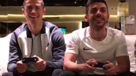 Cristiano juega al FIFA 18 con los youtubers DJMariio y Vinsky 360