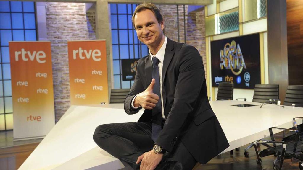 Javier Cárdenas es el presentador de Levántate y Cárdenas, en Europa FM, y Hora Punta, en TVE.