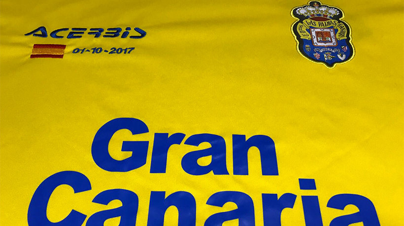 Camiseta que lucirá la U. D. Las Palmas ante el Barcelona