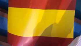 Cartel con la bandera de España que se mostrará en el Bernabéu