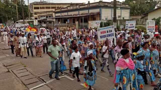 Manifestantes contra la independencia o la autonomía para las regiones anglófonas, en Douala.